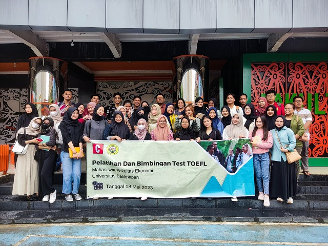 Pelatihan dan Bimbingan TOEFL bagi Mahasiswa Ekonomi Tanggal 18 Mei 2023